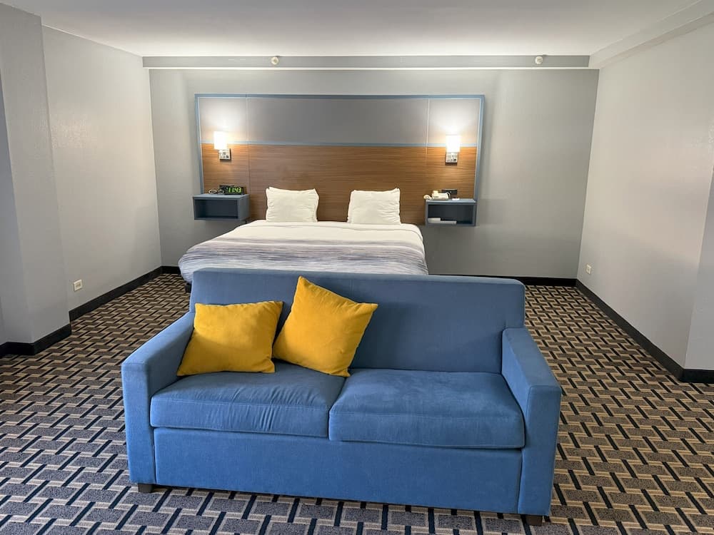 AmericInn by Wyndham Woodstock IL