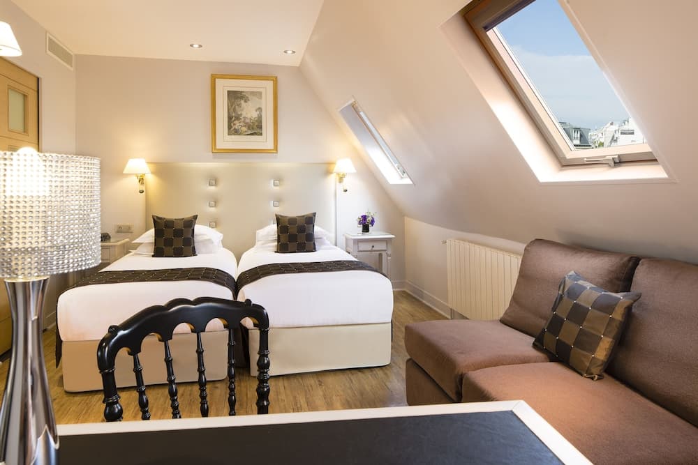 Hotel Plaza Elysées