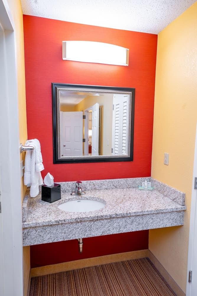 Spark by Hiton Bettendorf Quad Cities