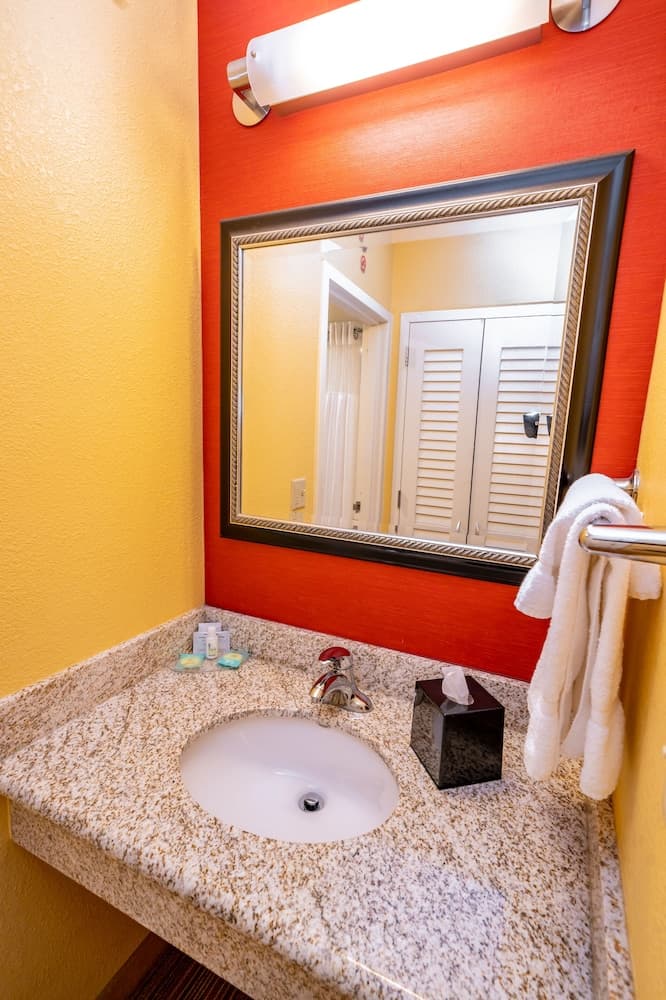 Spark by Hiton Bettendorf Quad Cities