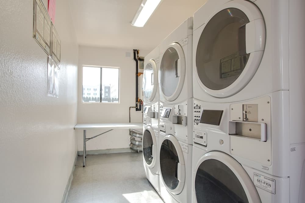 Castle Inn and Suites