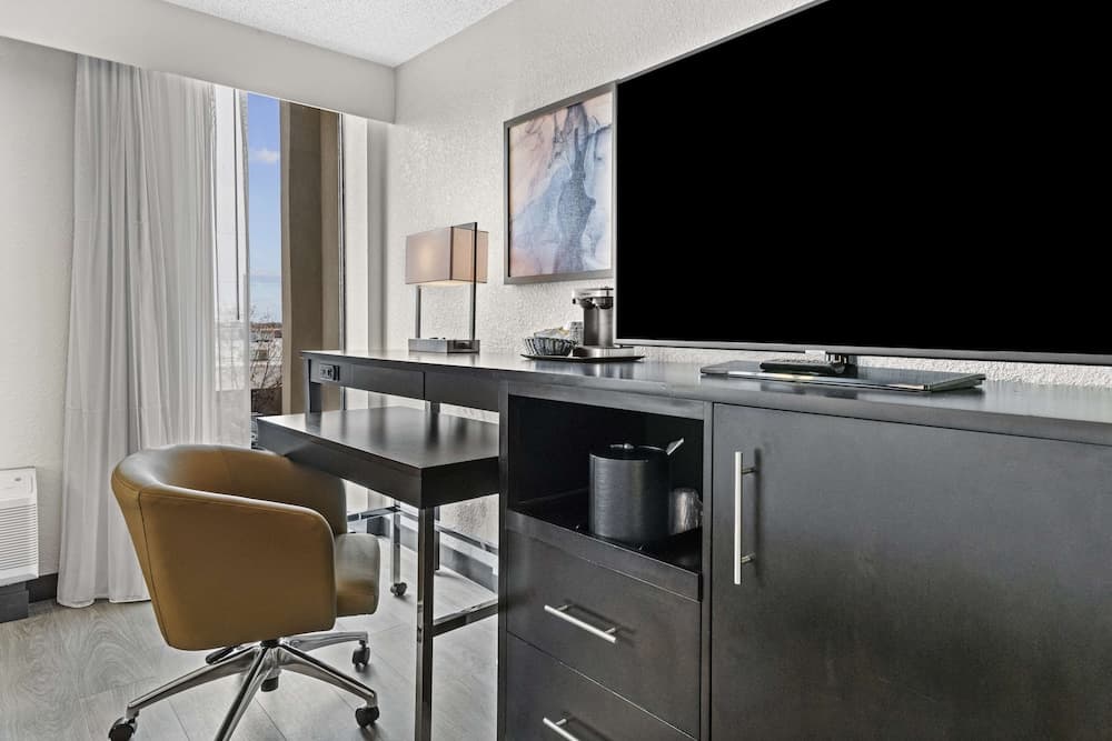 DoubleTree by Hilton Raleigh Midtown, NC