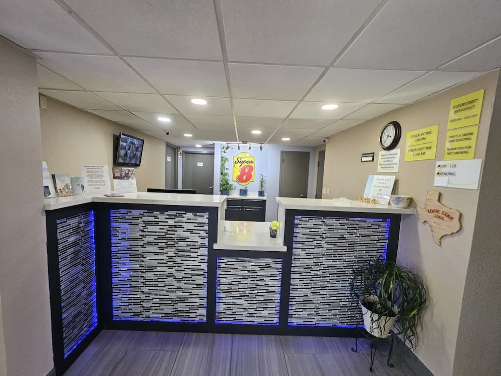 Super 8 by Wyndham Buffalo