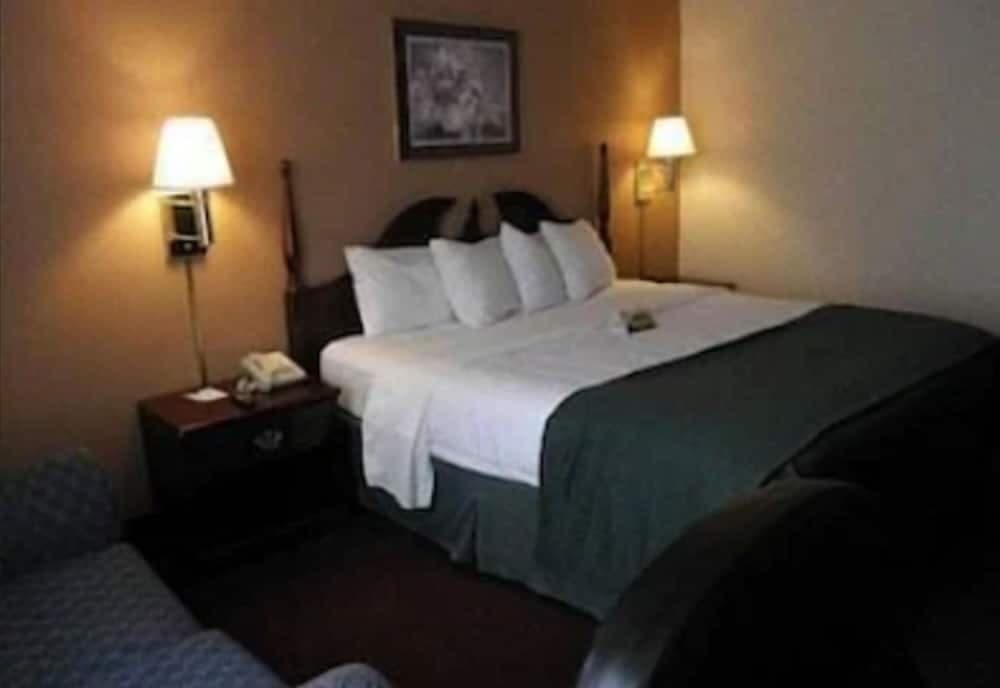 FairBridge Inn & Suites Poconos