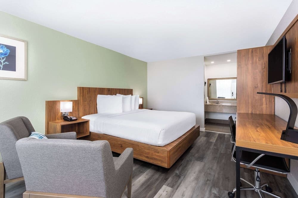 Ramada by Wyndham Altamonte Springs Near I-4