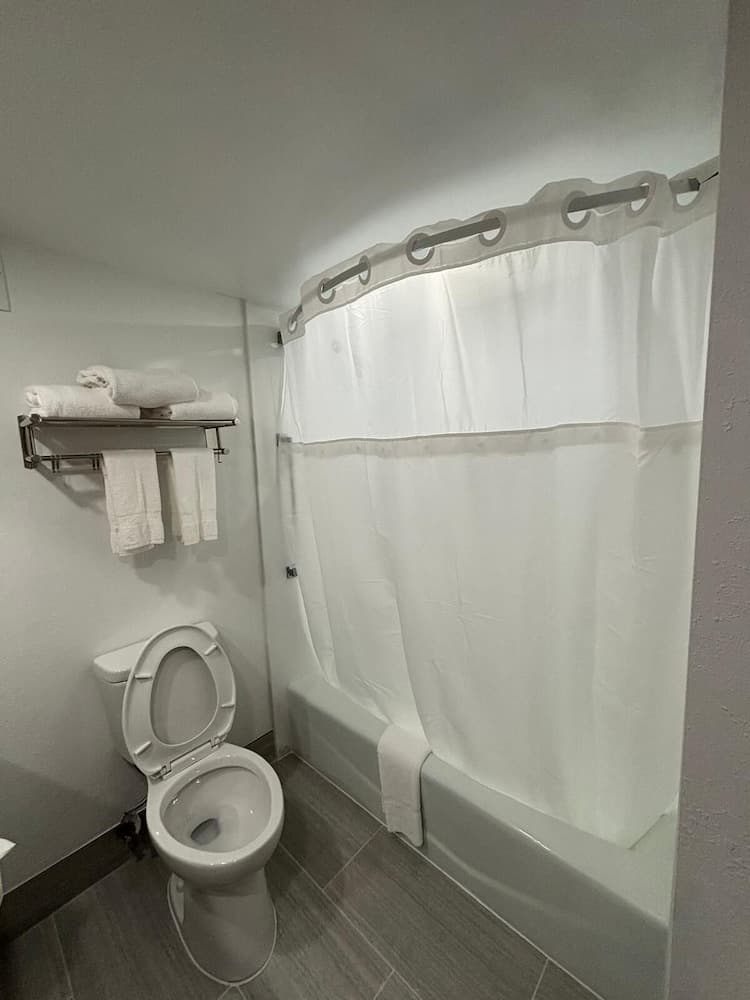 Days Hotel by Wyndham Williamsburg I-64