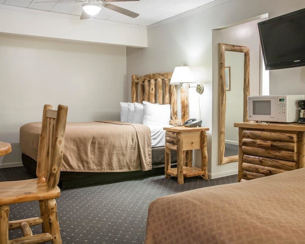 Quality Inn & Suites Mackinaw City Beachfront