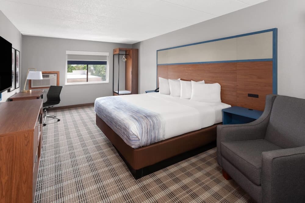 AmericInn & Suites By Wyndham Baraboo Event Center