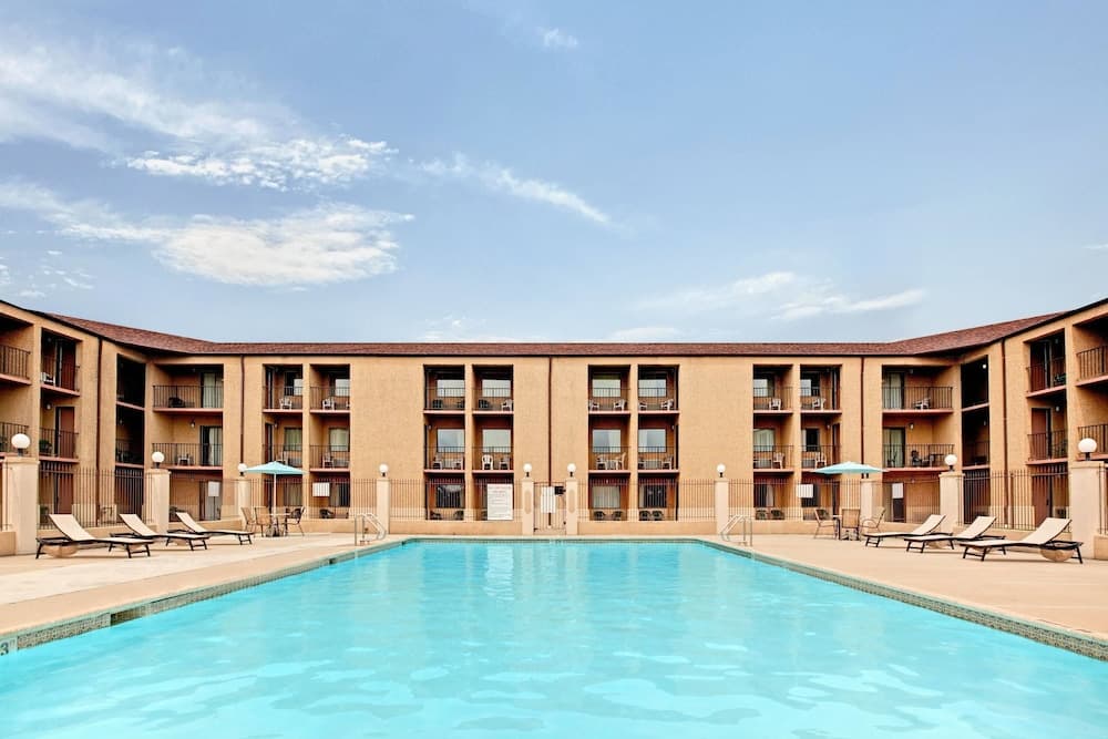 Howard Johnson by Wyndham Blackwood Near Philadelphia