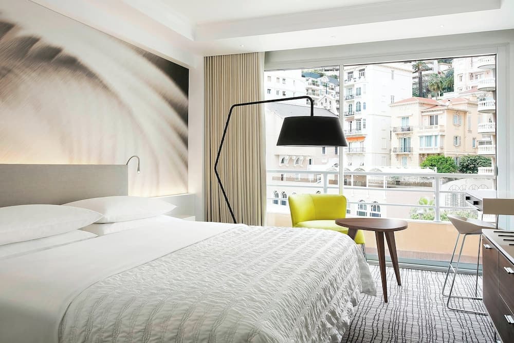 Le Meridien Beach Plaza