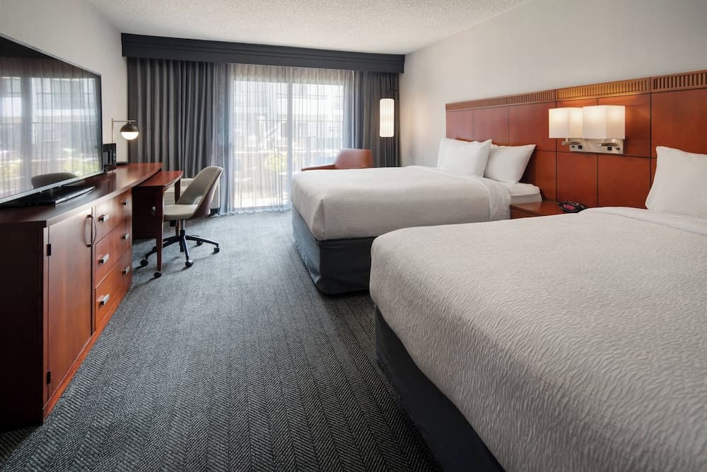 Courtyard by Marriott Fresno