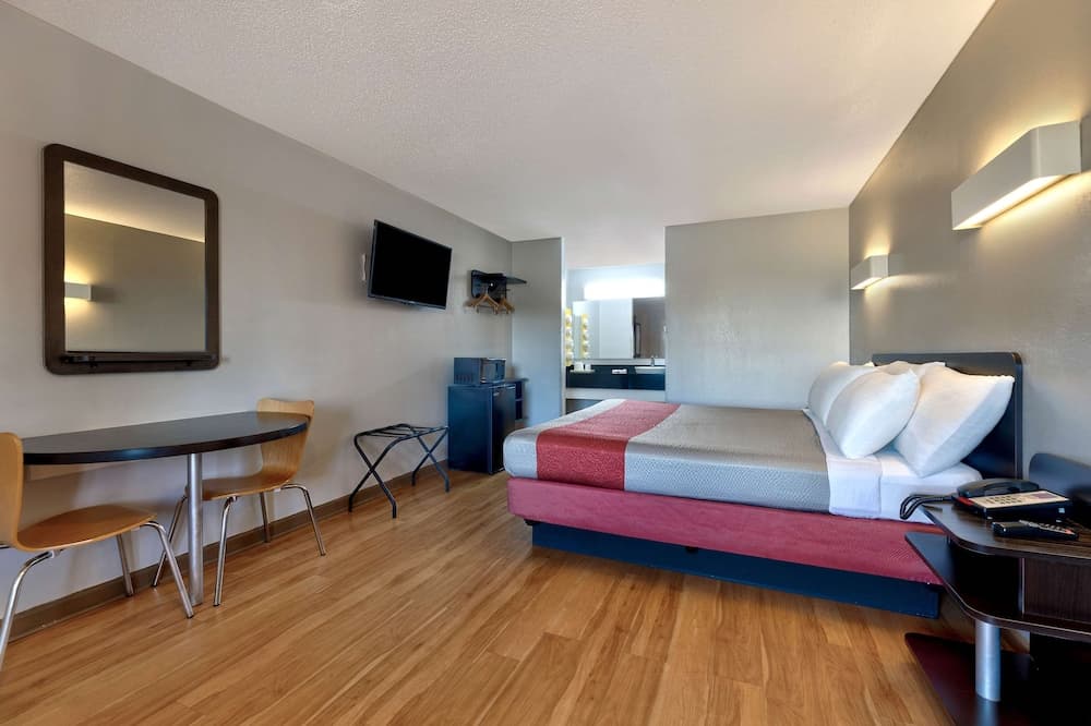 Motel 6 Cookeville, TN