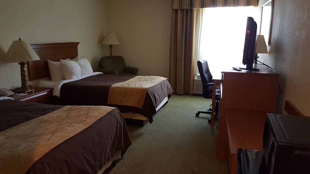 Quality Inn & Suites Near Amish Country