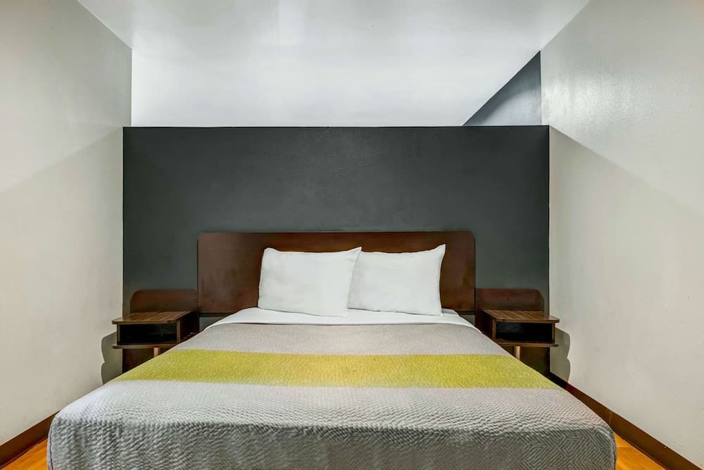 Studio 6 Portland, OR