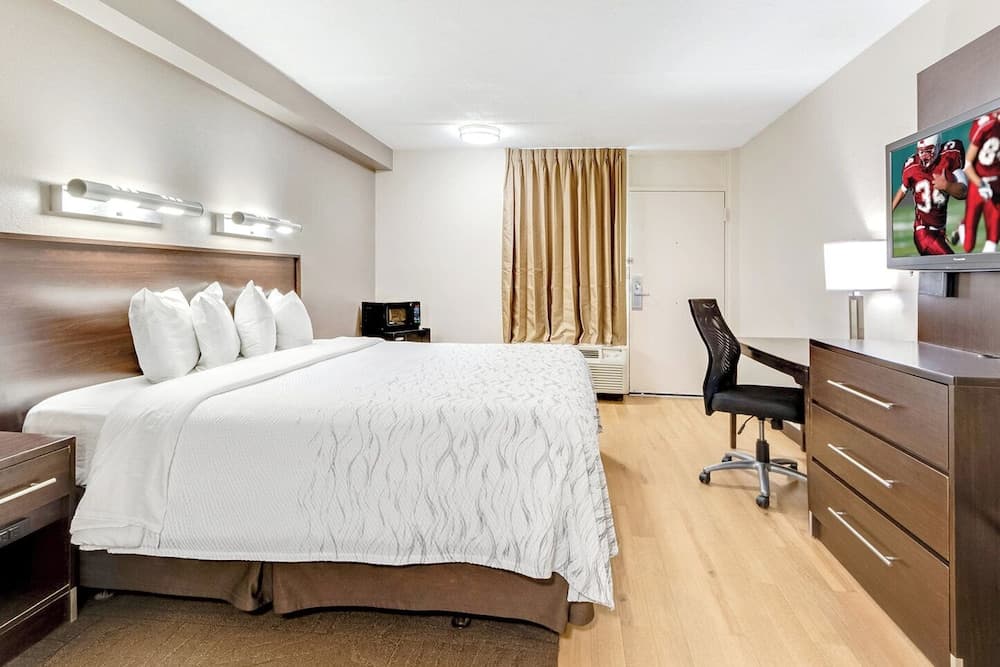 Red Roof Inn PLUS+ Mt Pleasant - Patriots Point