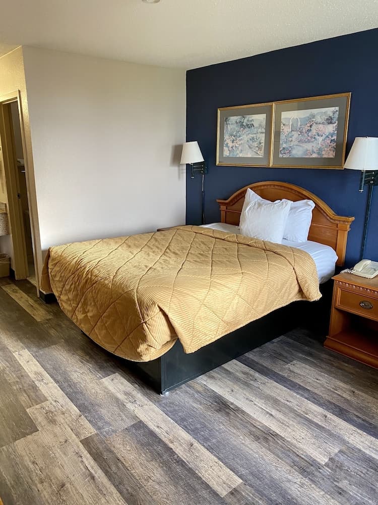 Motel 6 Marianna, FL