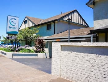 Waves Motel and Apartments