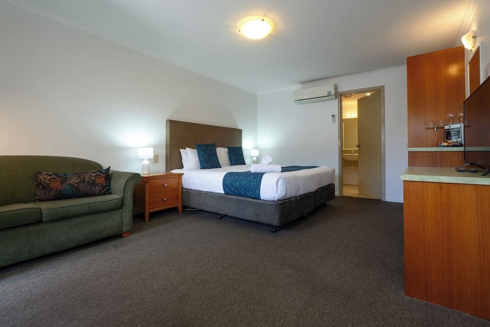 Waves Motel and Apartments