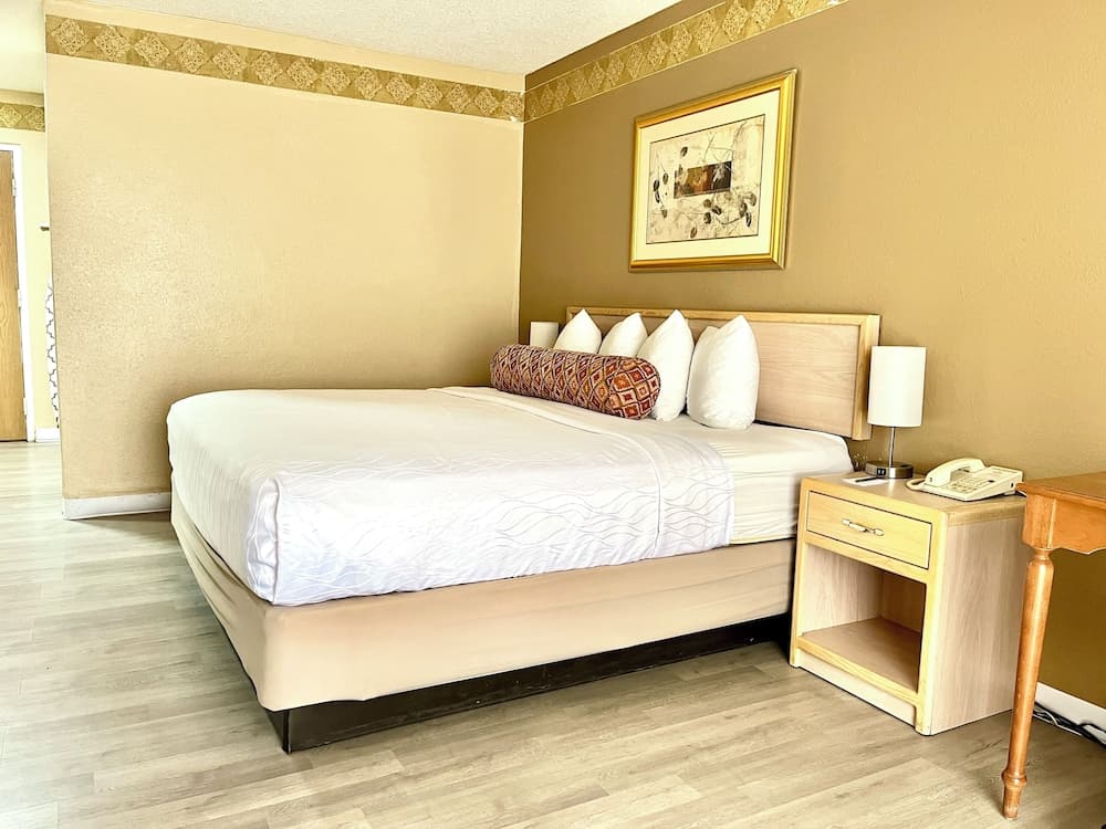 Brentwood Inn & Garden