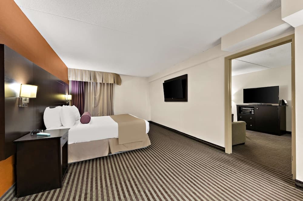 Best Western Plus Toronto North York Hotel & Suites
