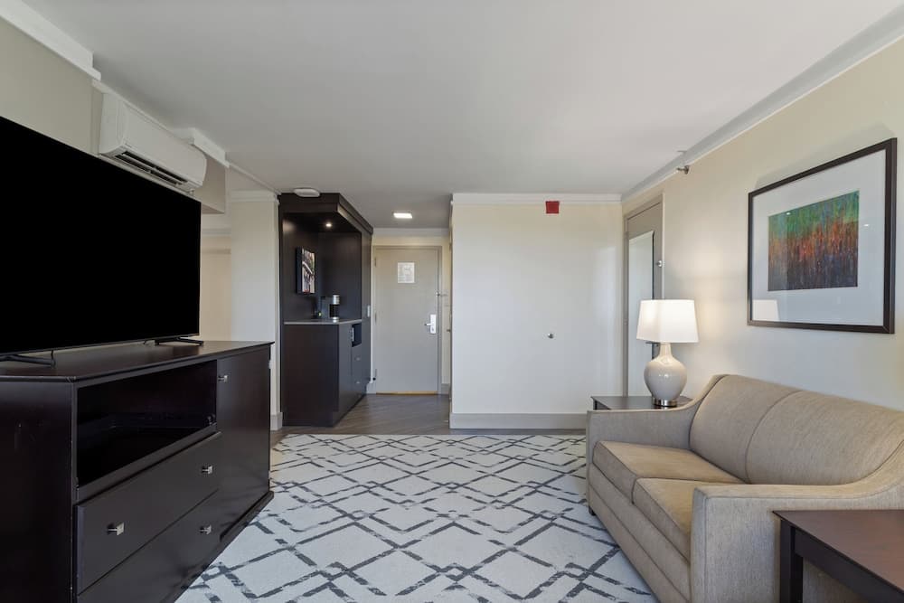 Crowne Plaza Executive Center Baton Rouge by IHG