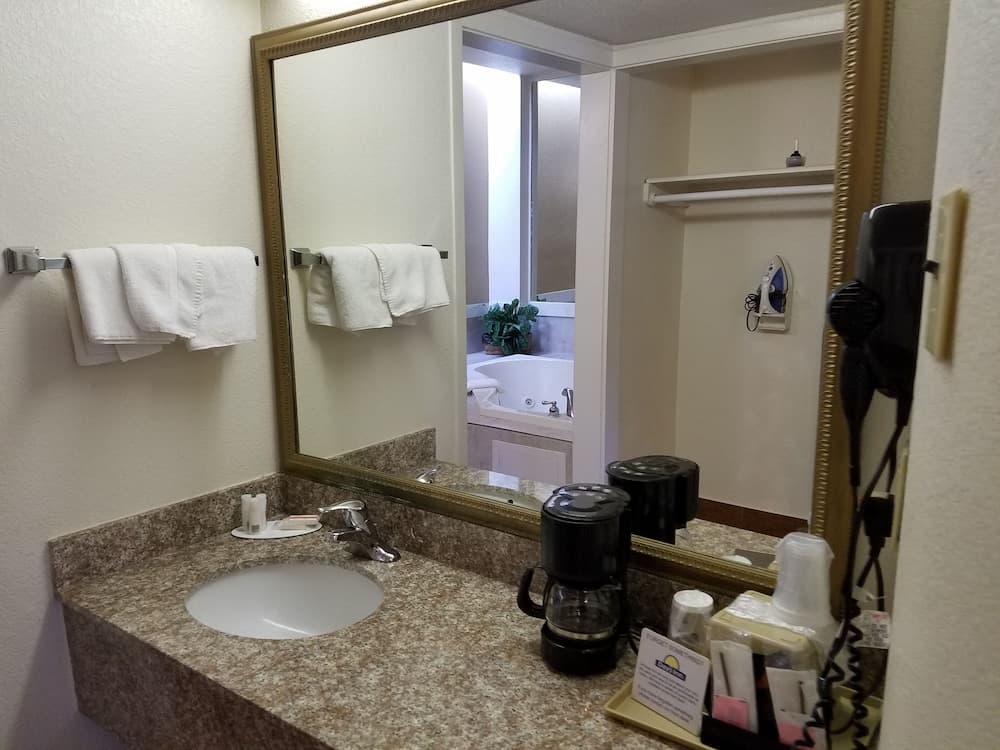 Days Inn by Wyndham Leesville