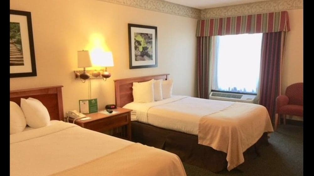 Holiday Lodge Hotel & Conference Center