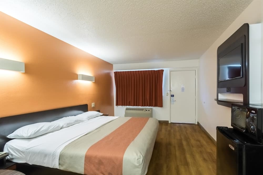 Motel 6 Crawfordsville, IN