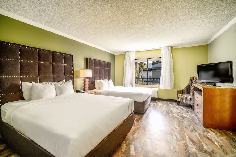 The Buena Park Hotel & Suites