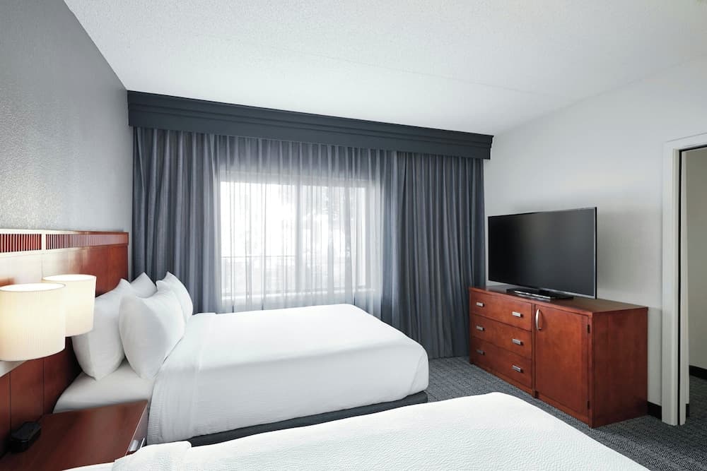 Courtyard by Marriott St Louis Westport Plaza