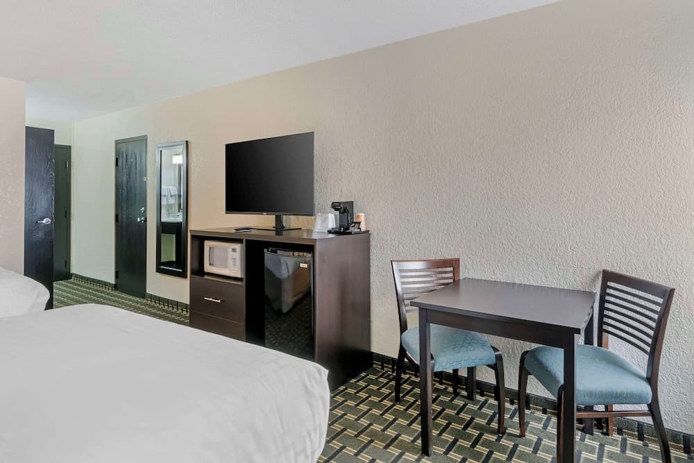 Clarion Pointe Jasper