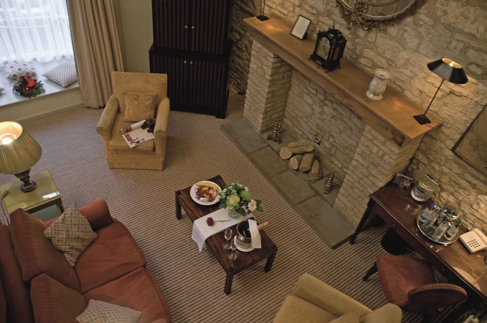 Macdonald Bear Hotel