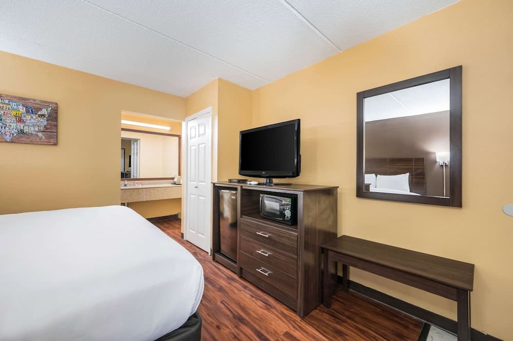 Econo Lodge Columbus near Airport