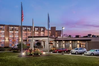 Crowne Plaza Milwaukee South, an IHG Hotel