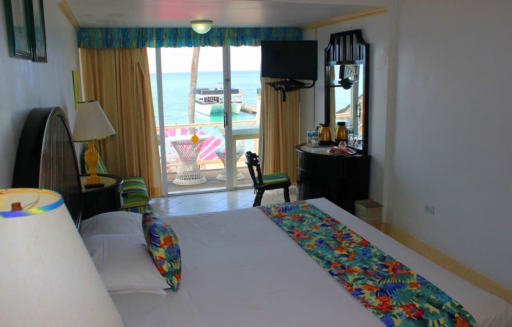 Shaw Park Beach Hotel & Spa