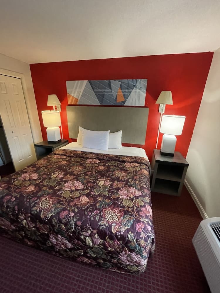 Gold Star Inn & Suites