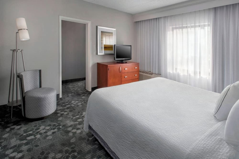 Courtyard by Marriott Newark Liberty International Airport