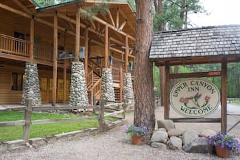 Upper Canyon Inn & Cabins