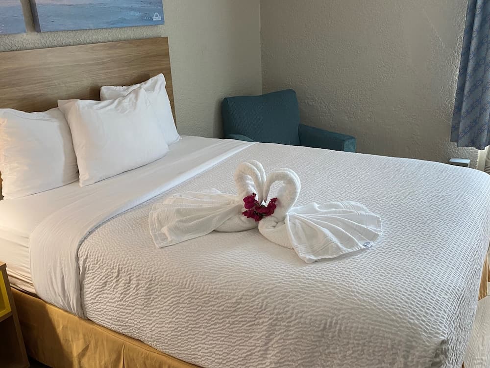 Days Inn & Suites by Wyndham Fort Pierce Midtown