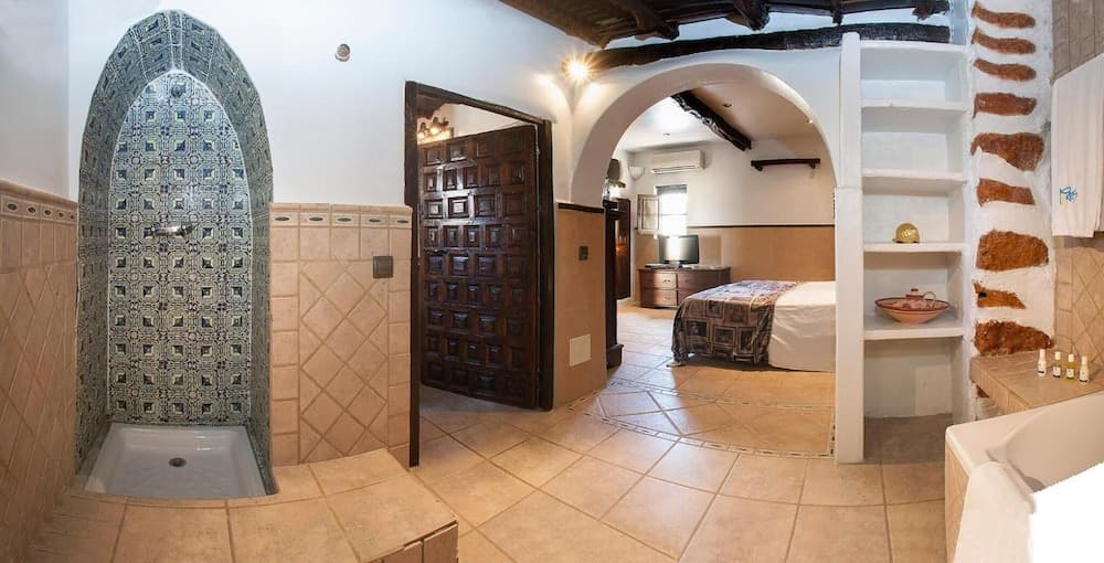 Pikes Ibiza - Adults Only