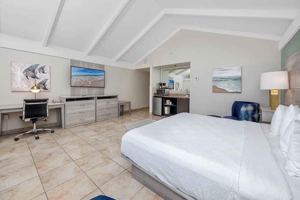 Best Western Plus Yacht Harbor Inn