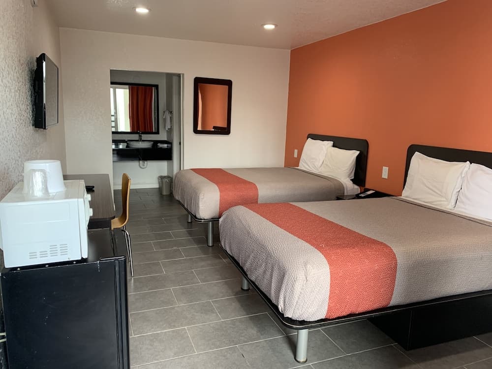 Motel 6 Englewood, FL