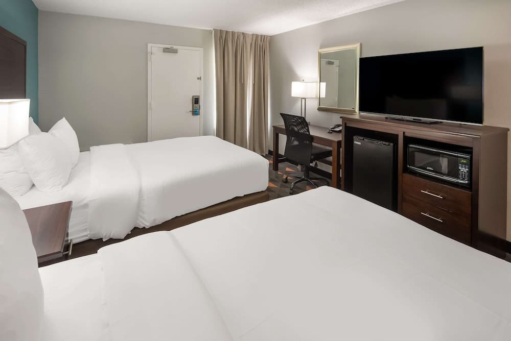 Clarion Pointe Indianapolis Northeast