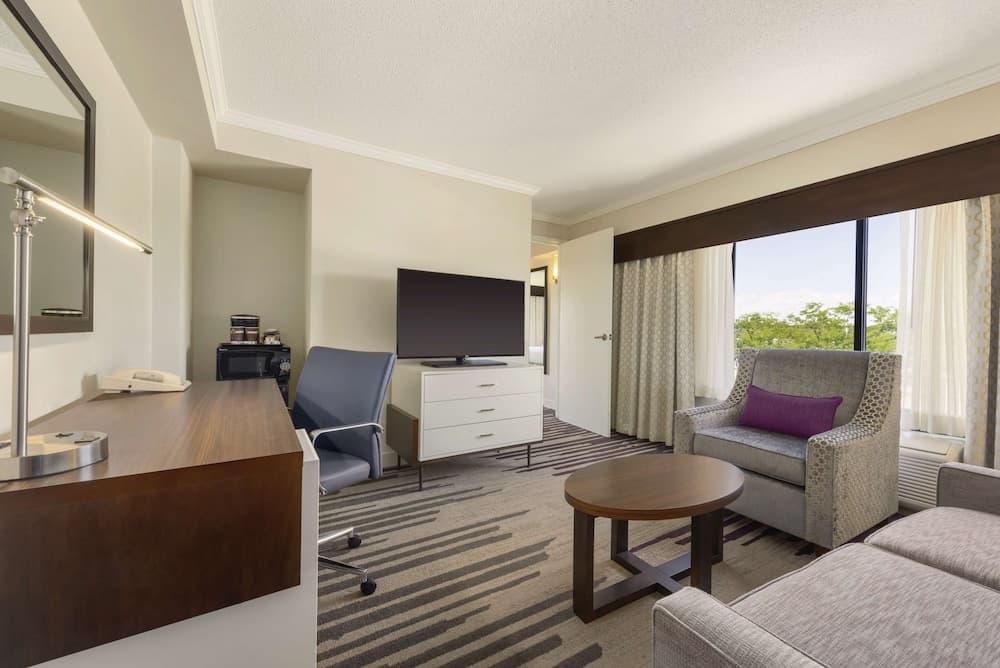 DoubleTree by Hilton Milwaukee - Brookfield