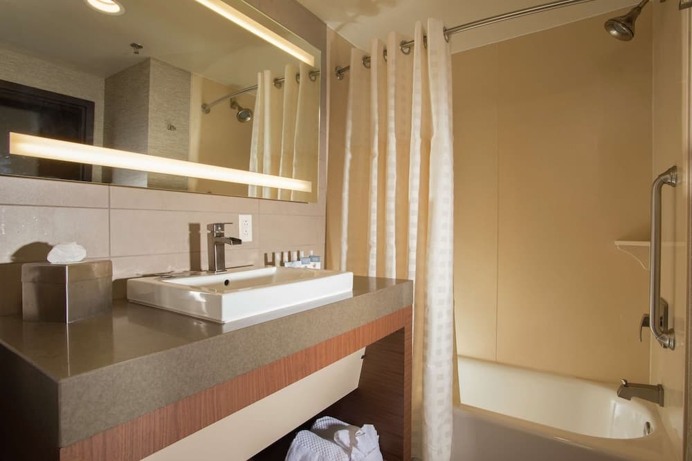 The Broadway Columbia - a DoubleTree by Hilton