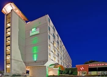 Holiday Inn Manhattan at the Campus by IHG