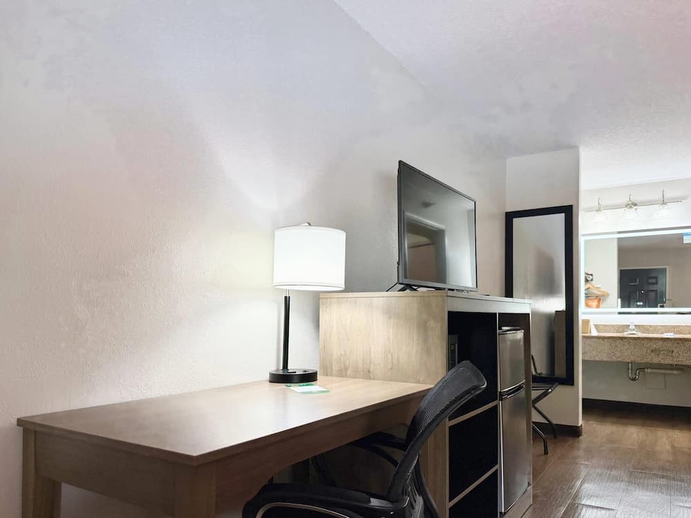 Quality Inn & Suites Greenville I-65