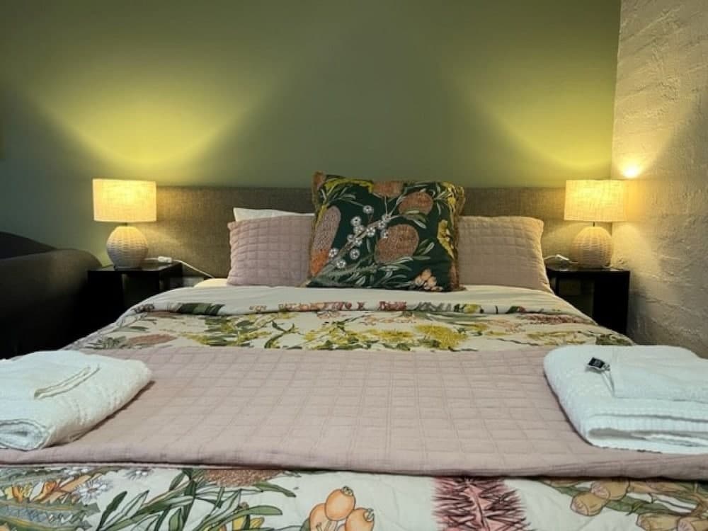 Riverbank Park Motel