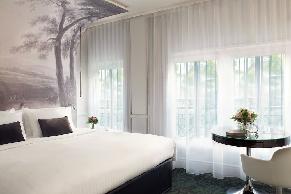 Renaissance Paris Nobel Tour Eiffel Hotel