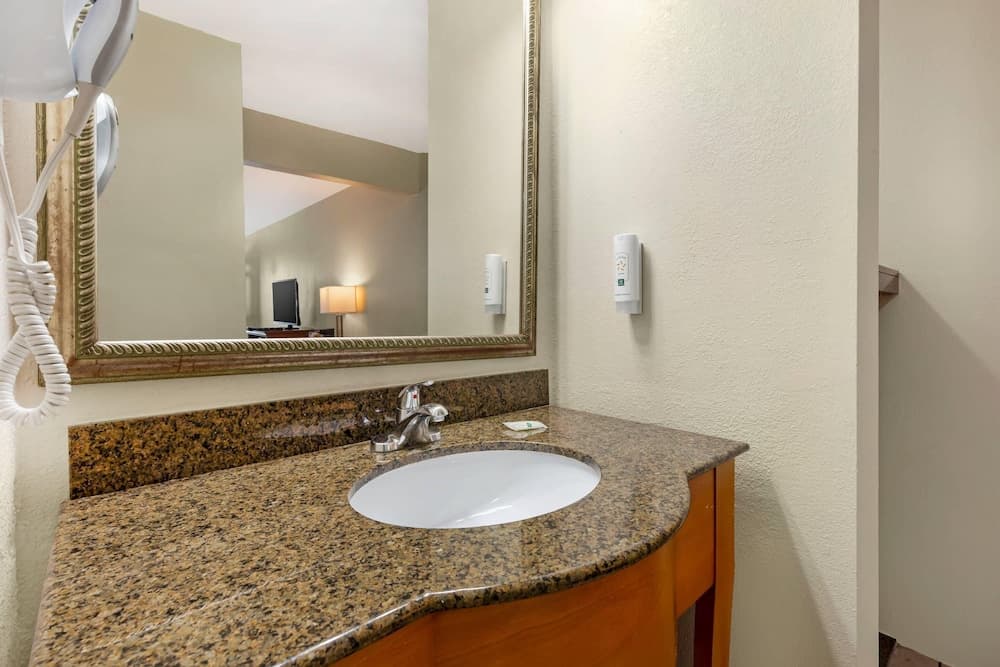 Quality Inn Lumberton North